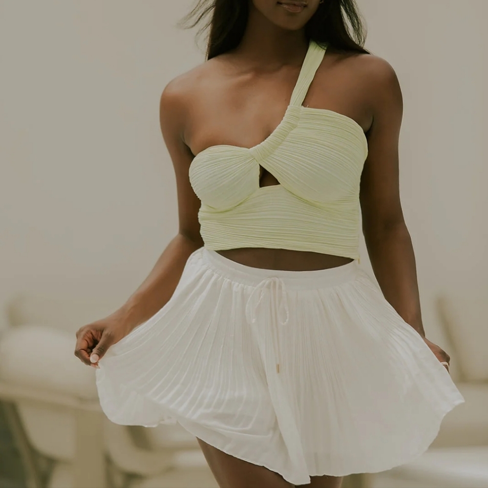 Nwt vestique top
